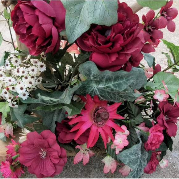 ***SOLD*** Driftwood Birdhouse Late Summer Burgundy Reds Floral Arrangement - Picture 2 of 9